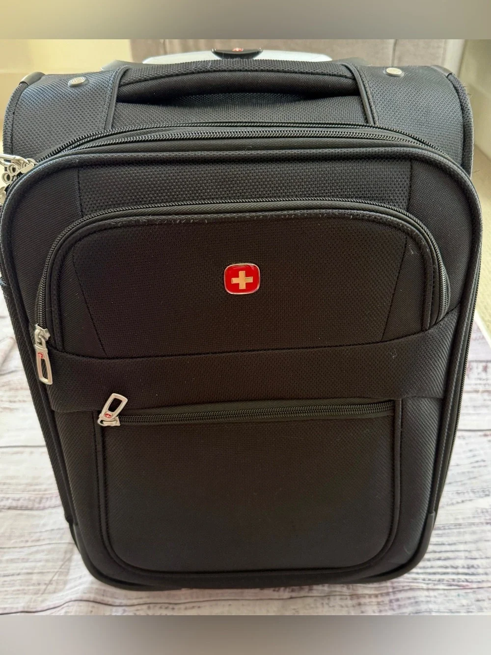 SwissGear Small Rolling Carry-On Bag Black Expandable Luggage